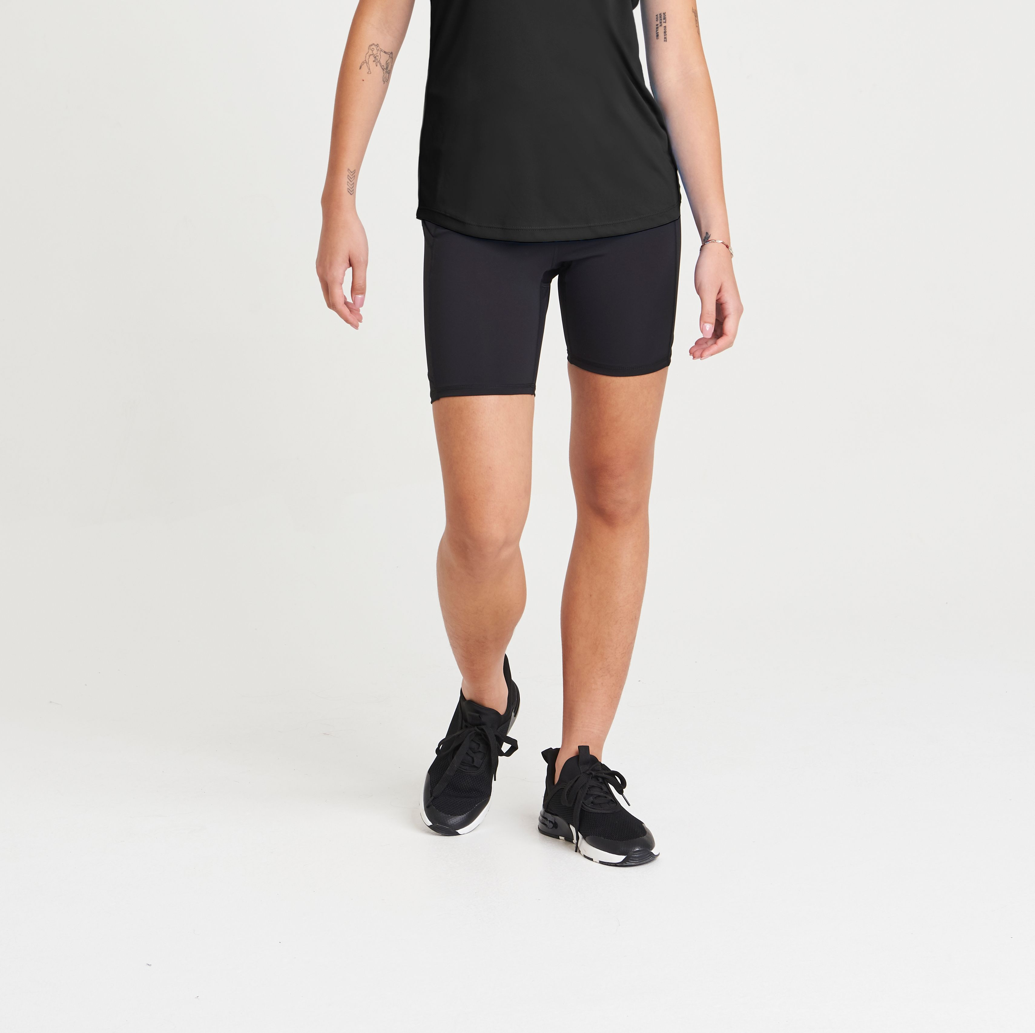 WOMEN'S RECYCLED TECH SHORTS