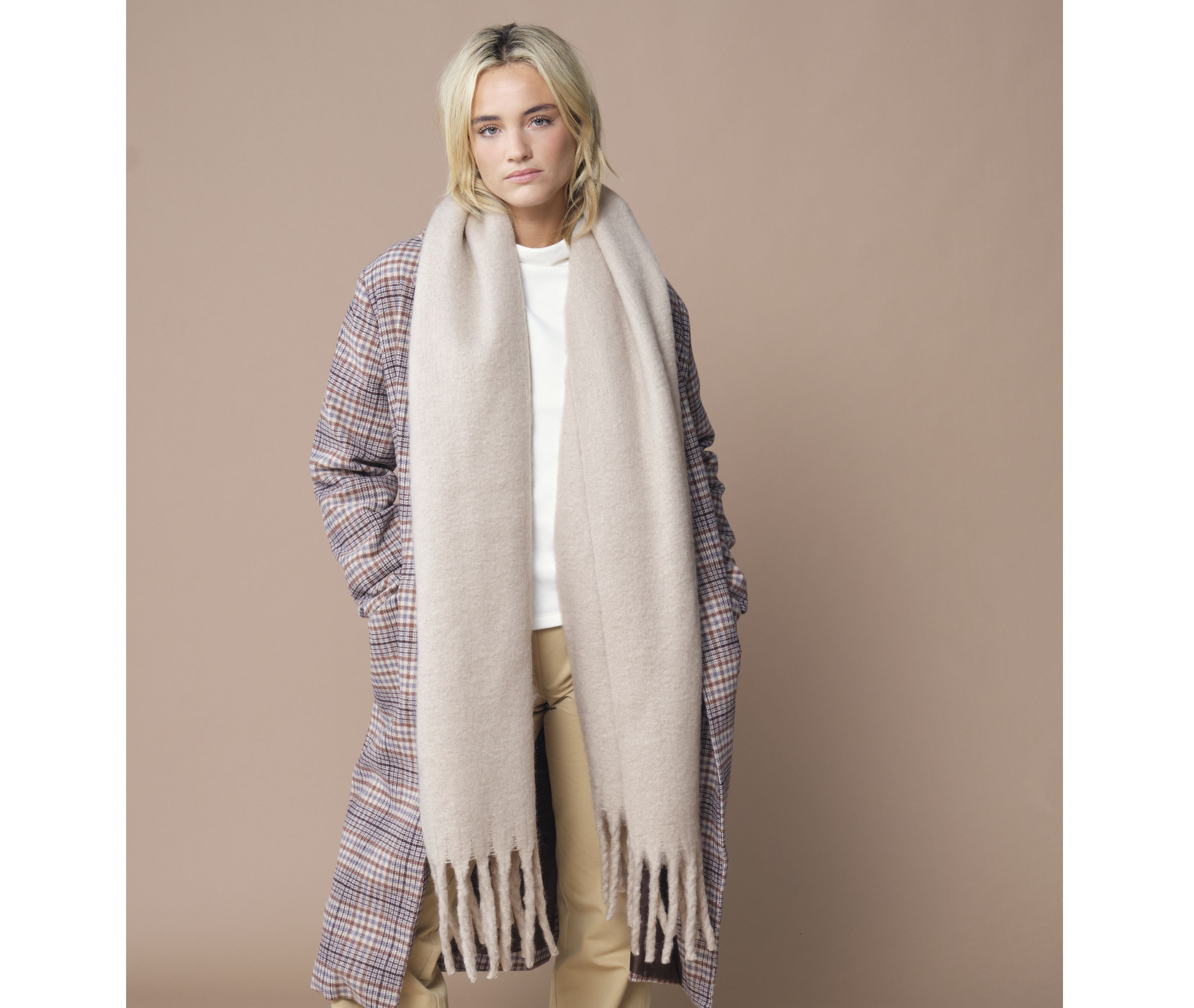 FLUFFY SCARF